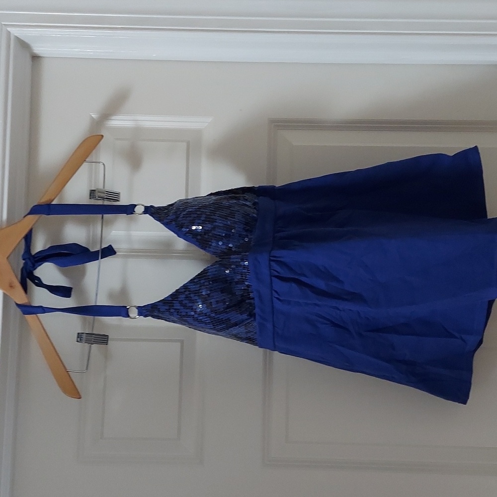 NWOT Fashions Bra Top blue with sequences size L.